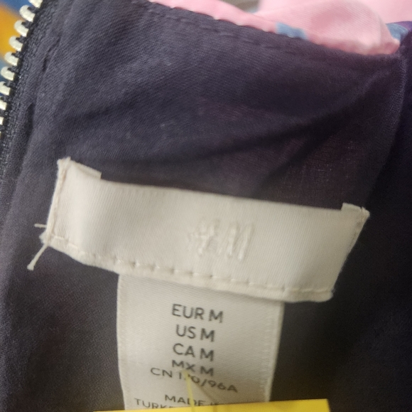 H&M Gathered Puff-sleeved Blouse Blouse Colorful Floral Print Sz M. NWOT - Picture 14 of 14